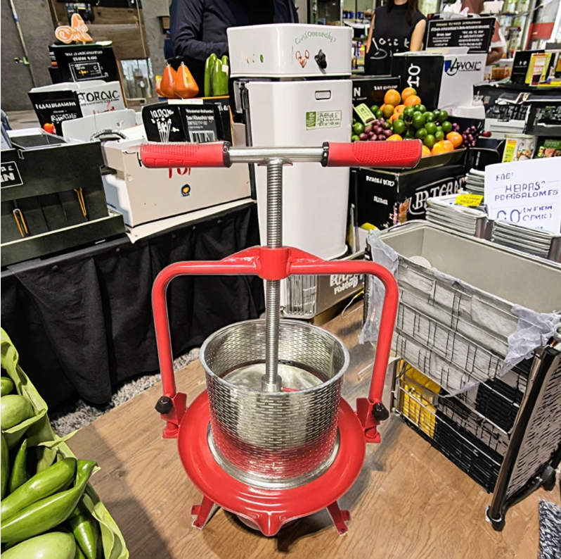 What is the difference between a freeze dryer and a food dehydrator?